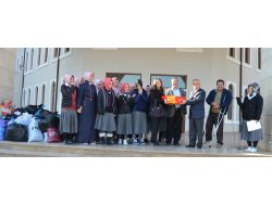 Denzlili İmam Hatip Öğrencileri Sakatlar Derneği'ne Kapak Bağışladı