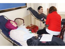 Fem Öğrenci Ve Öğretmenleri Kızılay'a Toplu Kan Bağışı Yaptı