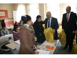 Iğdır'da Öğrencilere Kaynak Kitap Dağıtıldı