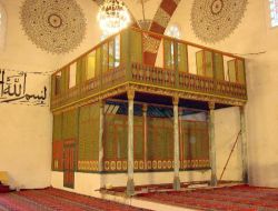 Restorasyon Çalışmaları Eski Camii'ndeki Sanatsal Zenginlikleri Gün Yüzüne Çıkardı