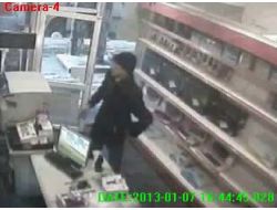 Satış Görevlisini Atlattı, Kameralara Yakalandı (Özel)