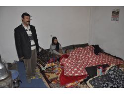 Kapı Ve Pencereleri Olmayan Evde Kalan Aile Donma Tehlikesi Geçiriyor