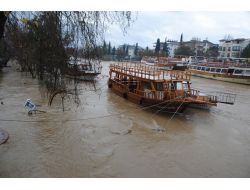 Manavgat'ta Metrekareye 70 Kilo Yağmur Suyu Düştü