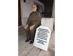 Rüyasında Ölüm Tarihini Görüp Mezar Taşını Hazırlattı, Ölmeyince Kutlama Yaptı