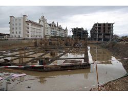 Su Basan Otellerde Su Tahliyesi Sürüyor