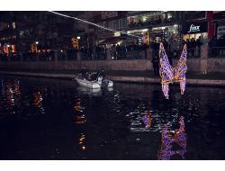 Suda Kaybolan Genci Kurtarmak İsteyen Balık Adamlar Donma Tehlikesi Geçirdi