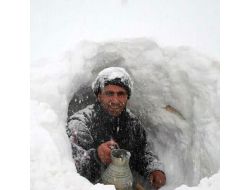 Karda Mahsur Kalan Öğretmen, Evden Tünel Kazarak Çıktı