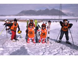 Bitlis Emniyet Müdürlüğü'nden Muhtar Ve Çocuklara Kayak Etkinliği