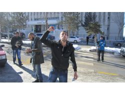 Ağabeyi 56 Yıl Ceza Alan Kardeşler, Kimliklerini Yakıp, Hakime Tehdit Yağdırdı