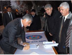 Başkan Büyükaslan’dan Kamuda Kıyafet Özgürlüğüne Destek