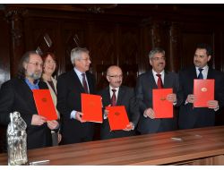 Bremen Eyaletinde Müslümanlarla Devlet Anlaşması İmzalandı