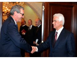 Downer: Rum Başkanlık Seçiminden Sonra Önümüzü Daha Net Göreceğiz