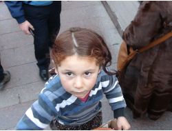 Kızını Dilendiren Anneye Zabıta Tepkisi (Özel)