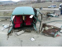 Tankerin Çarptığı Otomobil, İkiye Bölündü