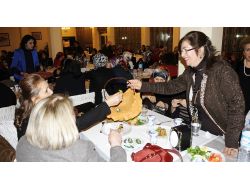 Kent Konseyi Kadın Meclisi'nden İhtiyaç Sahibi Öğrencilere Yardım Eli