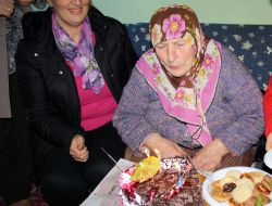 74 Yaşında İlk Kez Doğum Günü Kutlandı