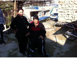 Harçlıklarıyla Engelli Vatandaşa Akülü Sandalye Aldılar