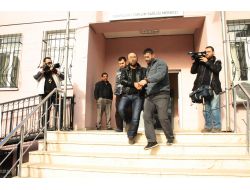 Çarptığı Araçla İki Polisi Yaralayan Uyuşturucu Satıcısı Adliyede