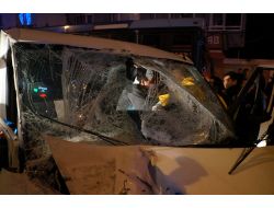 Esenler'de Kaza: Araçta Sıkışan Yaralı Güçlükle Çıkarıldı