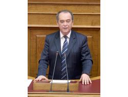 "240 İmam Yasası", Türkiye Ve Azınlık Karşıtlarının Desteğiyle Kabul Edildi