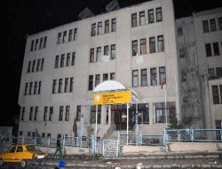 Tunceli Namık Kemal Endüstri Meslek Lisesi Yurt Öğrencileri Sorunları İle İlgilenmeyen Yurt Müdürünü Protesto Etti.