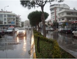 Sağanak Yağmur Kuşadası'nı Göle Çevirdi