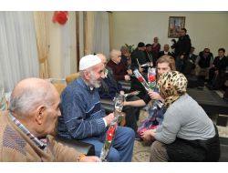 Görme Engelli Müzik Grubu Huzurevi Sakinlerini Mutlu Etti