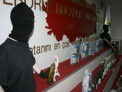 'hayata Dönüş'ü Molotoflu Saldırılarla Protesto Etmişler
