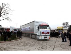 Suriyeliler İçin Toplanan 9 Tır Dolusu Yardım Malzemesi Dualarla Yola Çıktı