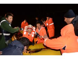 Antalya'da Sel Sularına Kapılan Araçta Mahsur Kalanlar Kurtarıldı