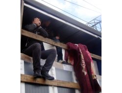 Buzdolabı Yüklü Tren Vagonlarında Avrupa'ya Gitmeye Çalışan 7 Kaçak Yakalandı