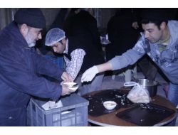 Akşehir'de Hasanpaşa İmaret Camii'nde Cemaate Çorba İkram Ediliyor