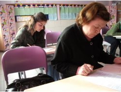 Nevşehir Lara Koleji Velilerine De Kitap Okutuyor