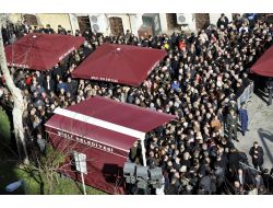 Birand Sevgisi Cami Avlusuna Sığmadı