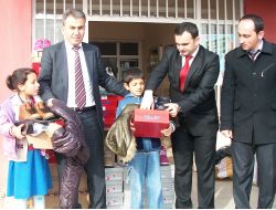 Suruçlu Hayırsever 320 Fakir Öğrenciye Kışlık Giysi Yardımı Yaptı