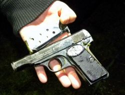 Tabancayı Bulmak İçin Havuzu Boşalttılar