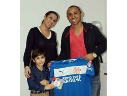 Minik Taraftardan Tita’ya Moral Ziyareti