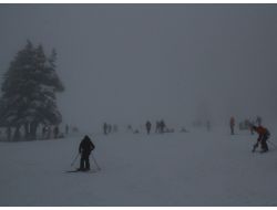 Kar Ve Tipiye Rağmen Kayak Tutkunları Uludağ’a Akın Etti