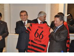 Vali Yazıcı: İnsanlar, Kendi Kültür Ve Değerlerini Korumalı Ve Sahip Çıkmalı