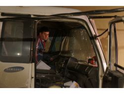 Freni Patlayan Beton Mikseri Direğe Çarptı: 3 Yaralı