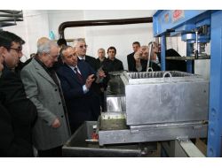 Erzincan'da Bal Mumu Sıkma Ve Petek Basma Tesisi Açıldı