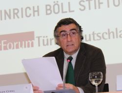 Hasan Cemal, 'Ermeni Soykırımı' Adlı Kitabını İlk Defa Tanıttı