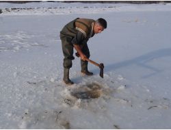 Donan Nazik Gölü'nde Zorlu Balık Avı
