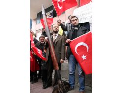 Miting İptalini Maket Füzeyle Protesto Ettiler