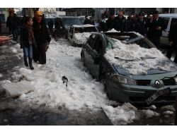 Çatılarda Biriken Karların Düşmesi Sonucu 2 Kişi Yaralandı