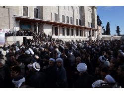 Binlerce Kişi Suriye İçin El Açıp, Dua Etti