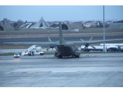 Almanya'ya Ait Askeri Uçak, Atatürk Havalimanı'na Acil İniş Yaptı