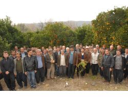 Köylü Çiftçilere Kahvehanede Ders Bahçede Uygulama