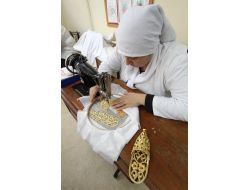 İzmirli Hanımların El İşi Çarıkları Paris Yolcusu