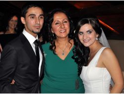 Düğüne Gelemeyen Rus Aile Kızlarının Nikahını İnternetten Takip Etti